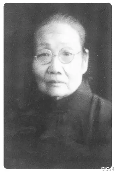 鲁迅|鲁迅原配妻子朱安：一生无爱无性，41年等待换不来与鲁迅合葬