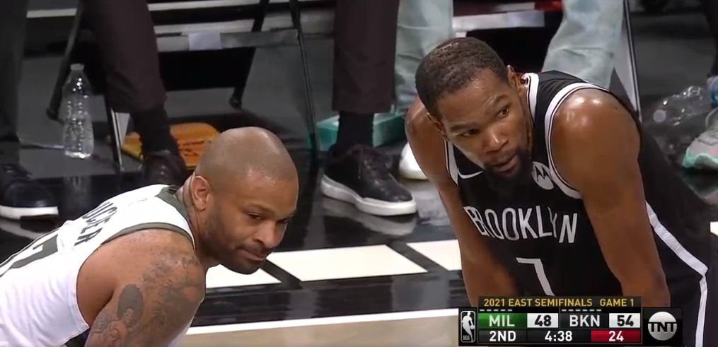 火箭队|看看雄鹿防守杜兰特的资源，我们会明白18年的火箭有多可惜