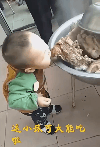 萌控孩|现在足疗店都这么好玩了？为啥要用小锤子呢？多少有些想不通哈哈