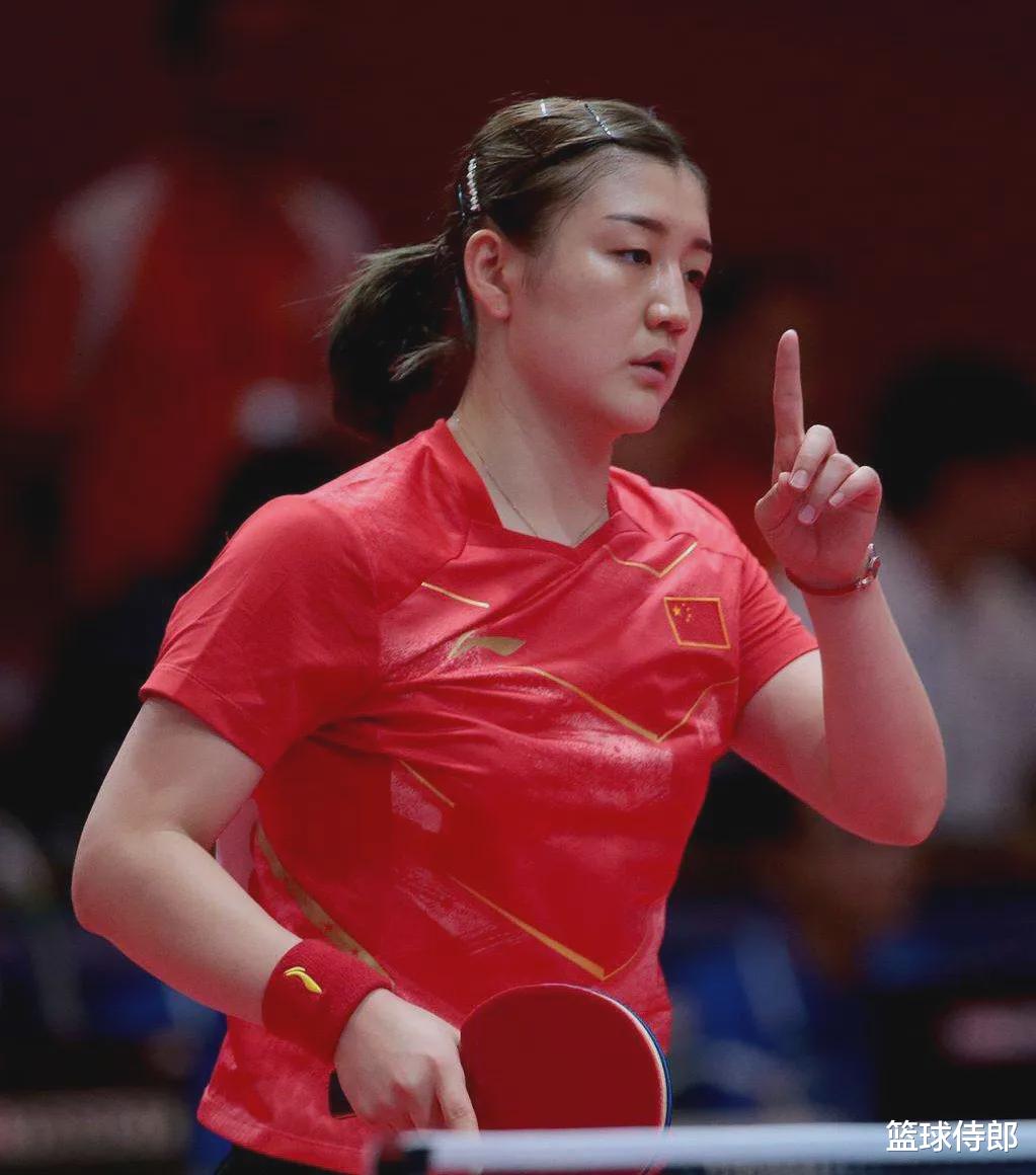 女乒|答球迷：女乒进入二王一马时代！男队樊振东独树一帜，实力稳定吗