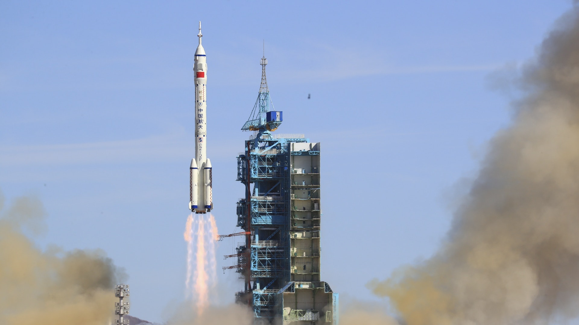 宇航员 一杯水运费2万元？宇航员在太空是怎么喝水的