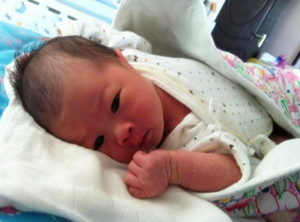 歪骆驼|孕妇喜欢熬夜玩手机，宝宝容易出现这两个问题，孕妈一定要重视