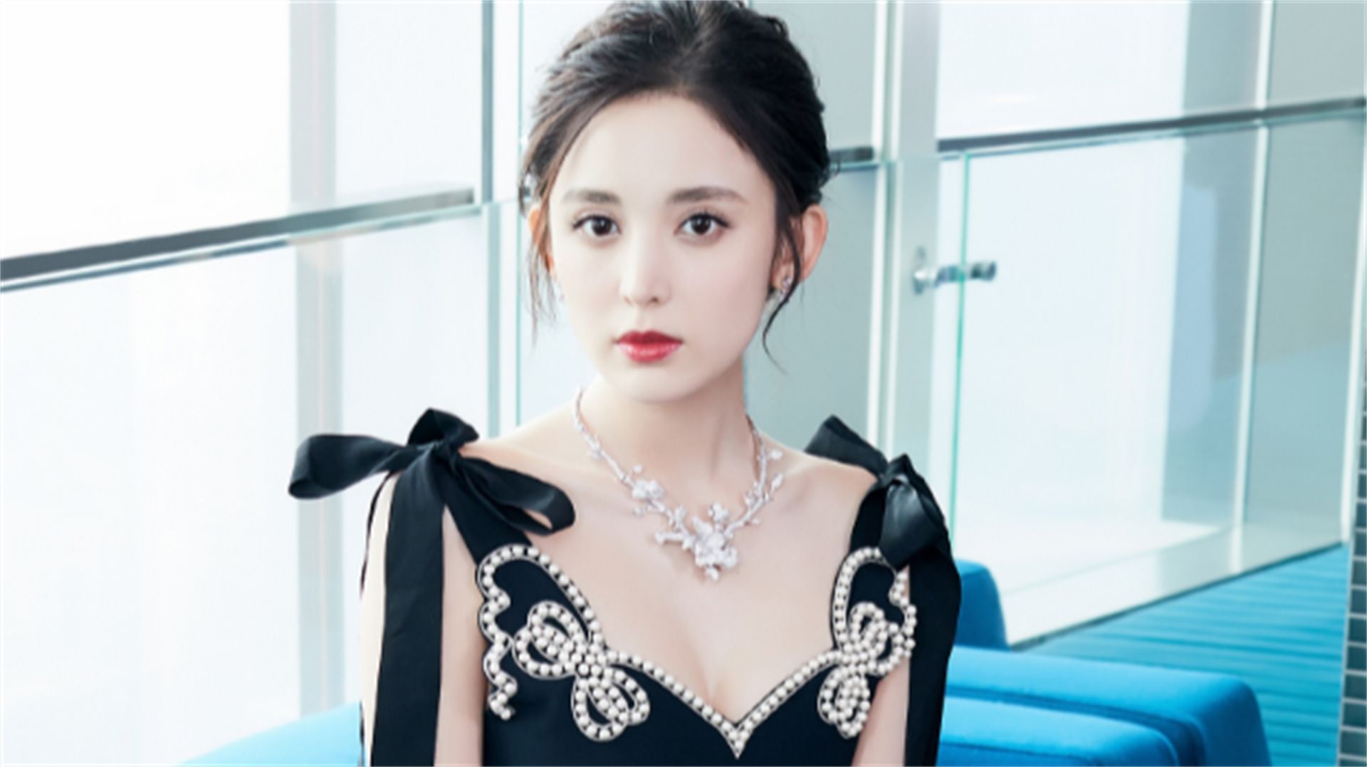 古力娜扎|她曾拒绝周星驰的邀请，却选择了胡歌，但没想到“唐人”无力捧她