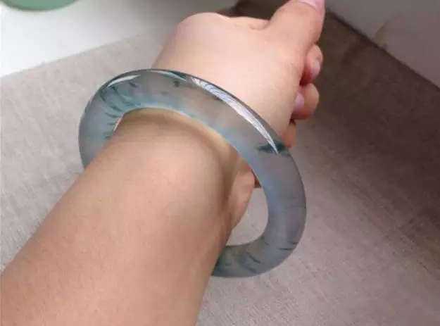 翡翠|玻璃种手镯戴了3个月竟变成冰种？难道翡翠还会自己掉“种”？