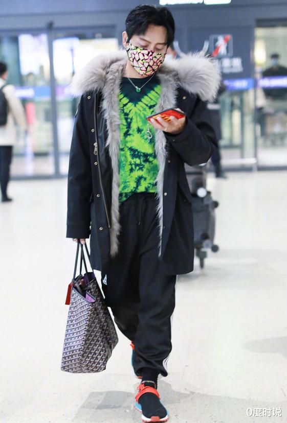 溜肩|陈志朋减肥后太任性！穿棉裤故意塞袜子里，却意外带火新时尚