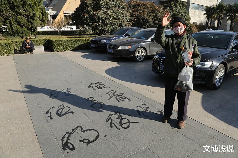 文博浅说|女人爱上偷她内裤的大爷，55岁的女人说：他真是重口味的人！