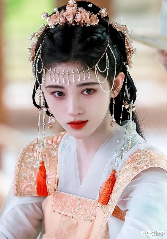 穿衣搭配 还在嘲她“妆容半永久”？这一次，我是真的服气了！