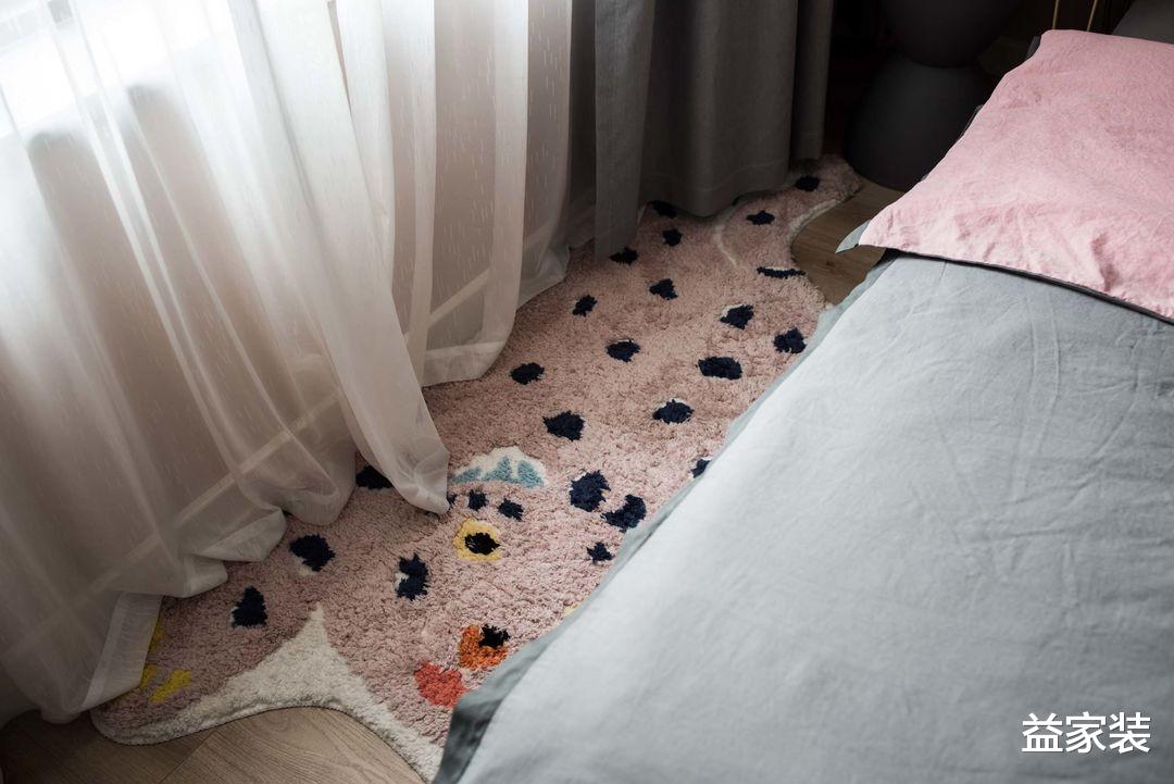 粉色打造的二人世界，用实力扭转空间，打造独特甜蜜风格