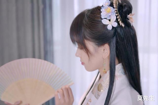 王冰冰|央视记者王冰冰汉服造型曝光，化身为明朝少女，一举一动都美画