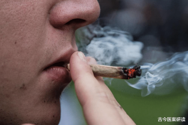 水果|早晨起来有4处“异常”，提示肺脏可能出问题了，若一个不占，肺还算“强壮”！