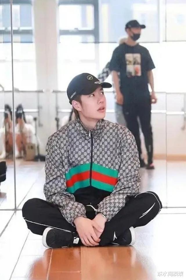 撞衫|雷佳音李现撞衫遭辛芷蕾吐槽！33位男星撞衫修罗场，谁丑谁尴尬