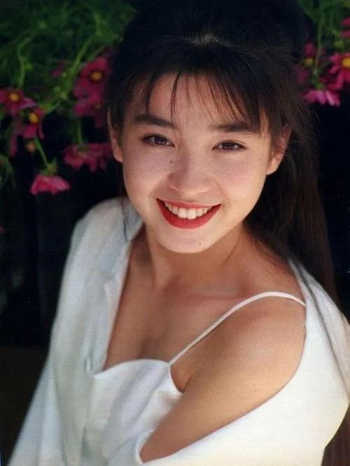 霍启刚|宫泽理惠母亲透露：我含泪把姐妹俩送进了导演的房间，锁上了门