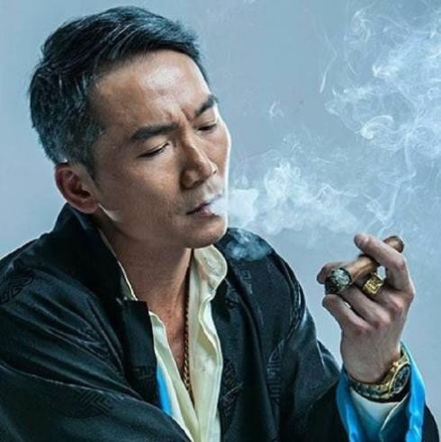 邹兆龙|出道9年因一句台词爆火，他凭什么能拿到“好莱坞”的永久分成？