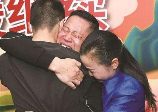 孙悦|孙海洋长女孙悦回国，“红头发”尽显个性，与买家姐姐对比太显著