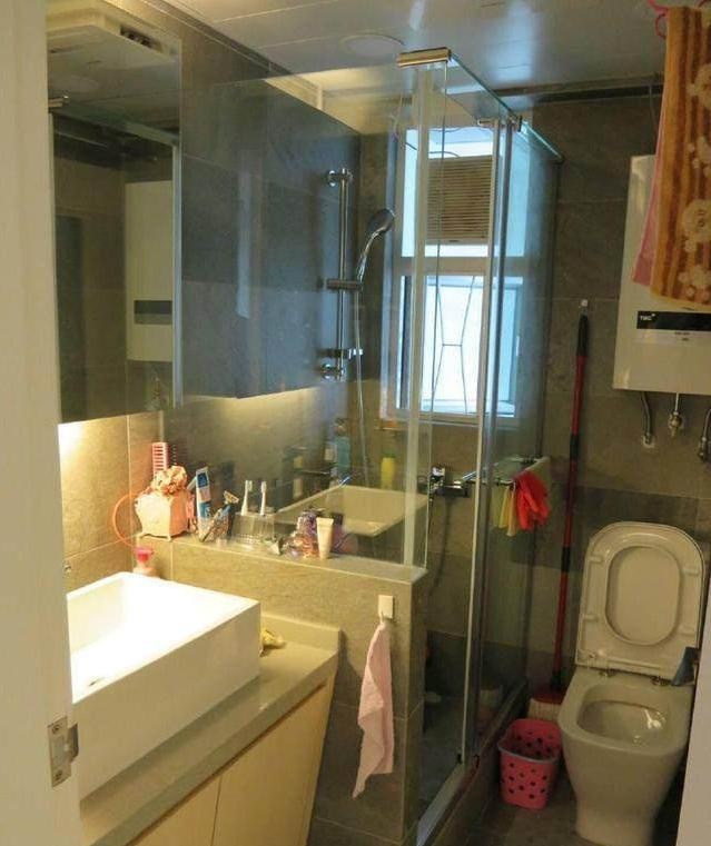 香港花830万买下43平极小户型,15万装修好,被亲戚吐槽不已!