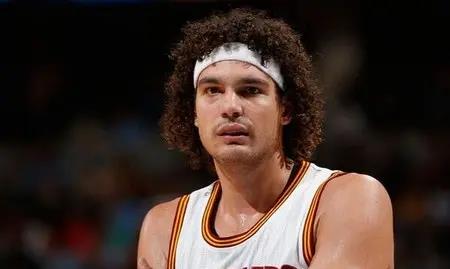 骑士队|炸裂！首秀7分钟狂砍1分6篮板1助1帽，就这，怎么还好意思说退役！