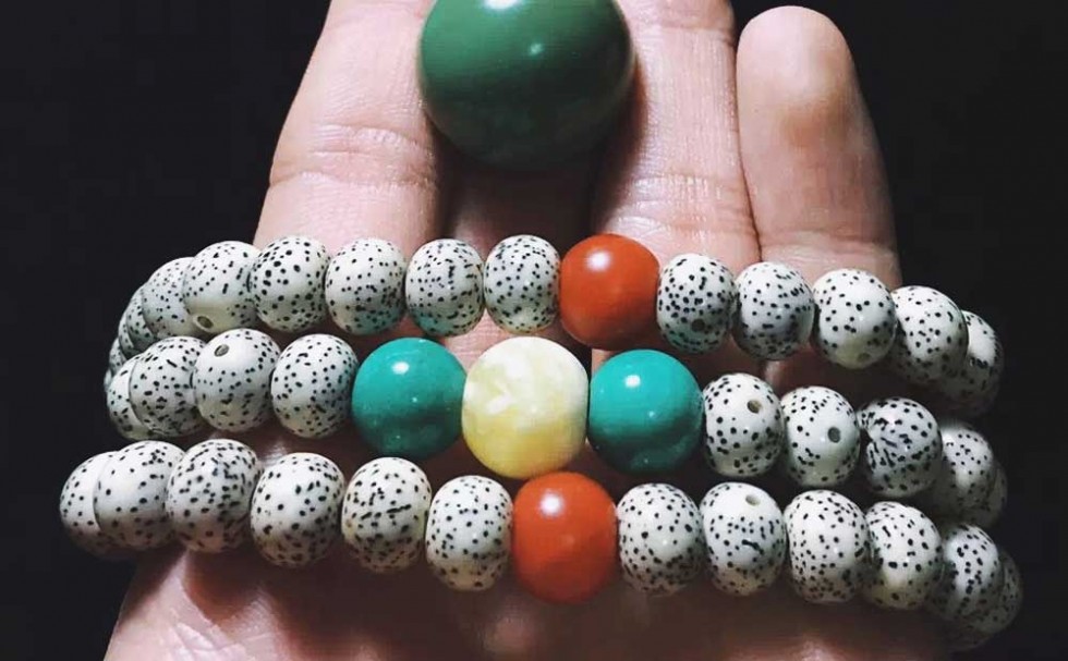 蜜蜡|蜜蜡、绿松......文玩四大经典配饰谁更绝？