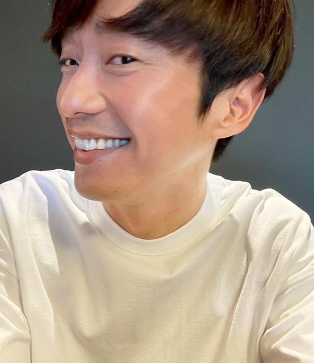 家中大小宝|还记得马来西亚歌手张栋梁吗？39岁依然少年模样：感恩唱歌