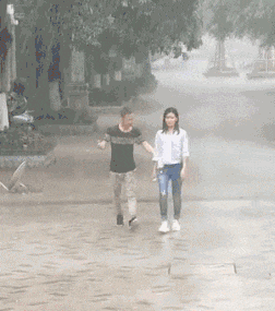 萌控孩|女生绑在脖子上的“黑带子”是啥意思?哈哈哈哈...这到底是什么神操作?