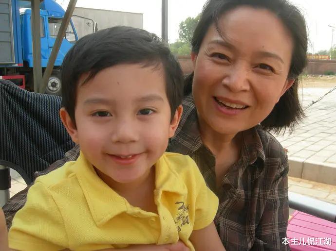 刘莉莉|母亲专业户刘莉莉：嫁“炊事班”大周，巅峰期放弃事业，美国生女