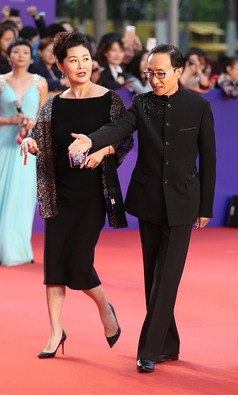 BiuVogue|“最美潘金莲”王思懿的气质真不错，穿的很简单，依旧很有女人味