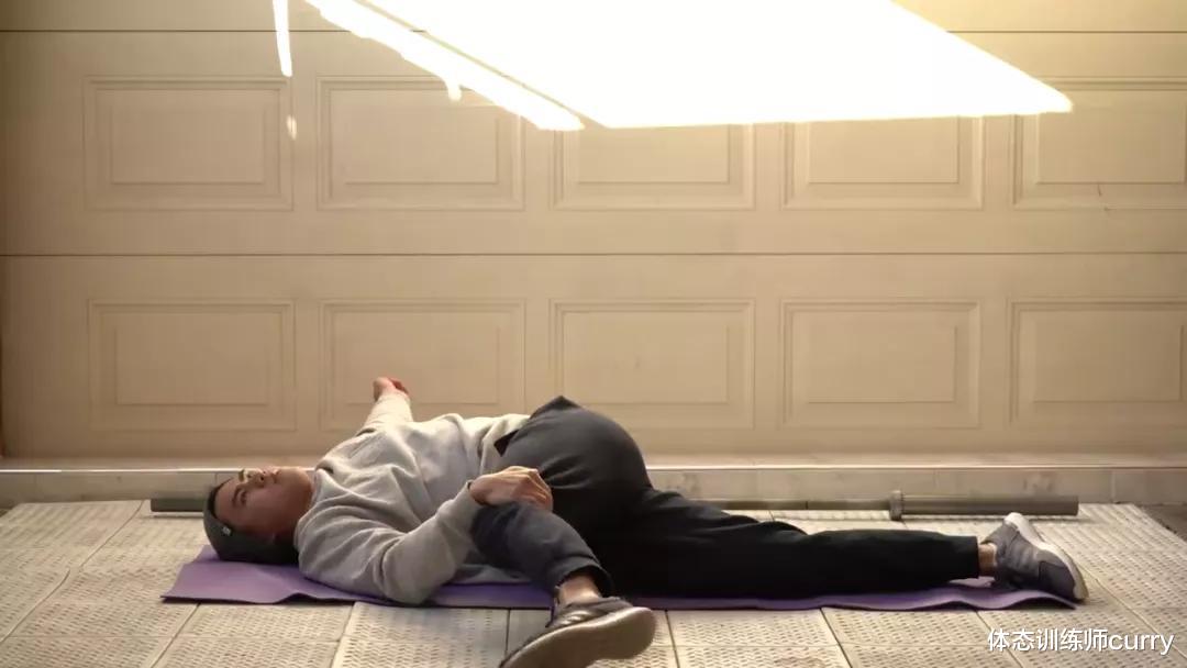 贫血|?11个拉伸动作,彻底解决“腰部”疼痛僵硬、还你一身轻松!