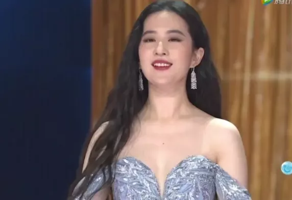 刘亦菲|明星生图多可怕?刘亦菲是不是得罪了摄影师?范冰冰还能艳压吗