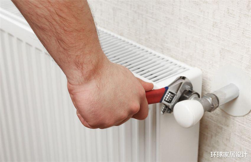 为什么家里暖气片上面热下半截凉？这种情况该如何处理？