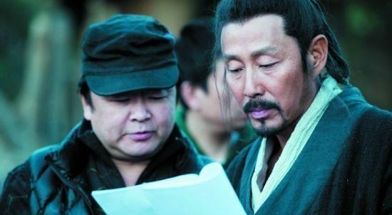 陈道明|65岁陈道明皮肤黝黑满口脏话，片场不坐工作椅：我屁股没那么金贵