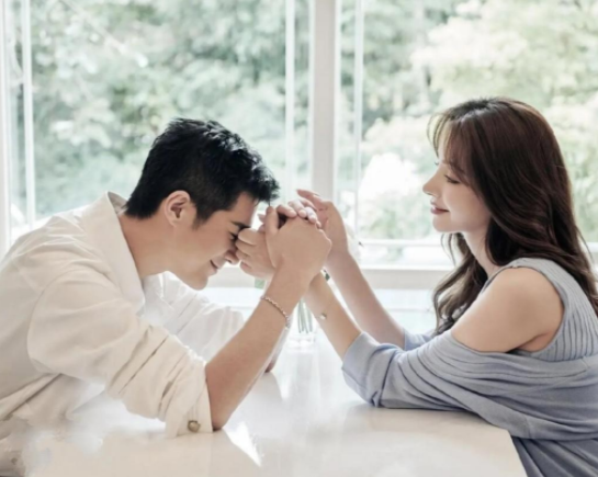 麦迪娜·买买提|最美人鱼公主，当红嫁90后小鲜肉，三年抱俩，今一家四口温馨幸福