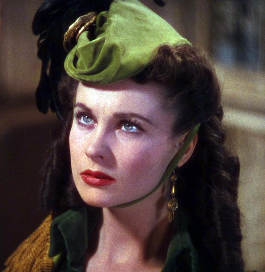 欧美时尚前线|费雯丽的眉眼很独特:高低眉很灵动,眼睛会说话