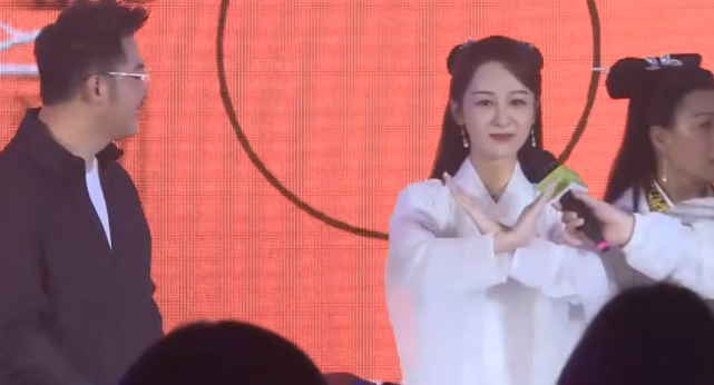 杨紫|澄清和张艺兴绯闻后，杨紫被孙红雷问是否恋爱，本尊辟谣：我是单身