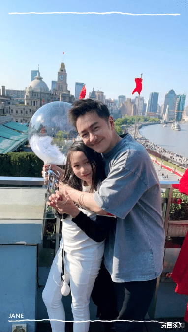 蒋丽莎|蒋丽莎晒一家六口温馨度假美照，4个孩子长大了颜值和气质都超好