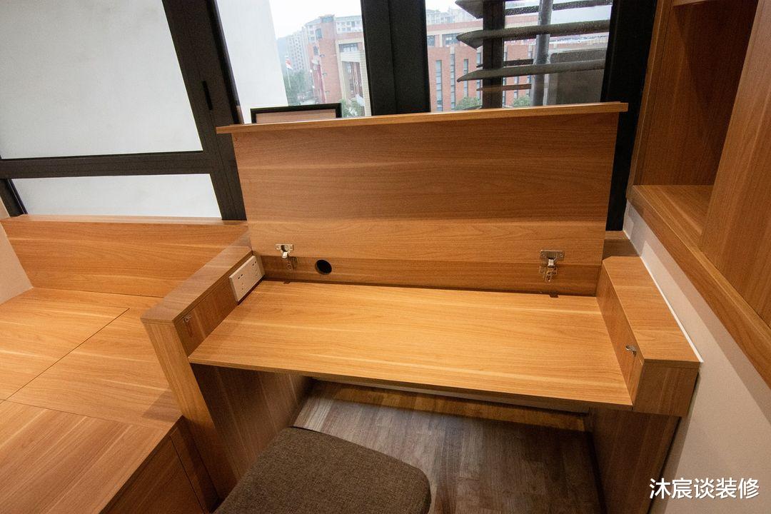 沐宸谈装修|她家的客厅不一样，用卡座取代沙发，好看又实用，真是小户型救星