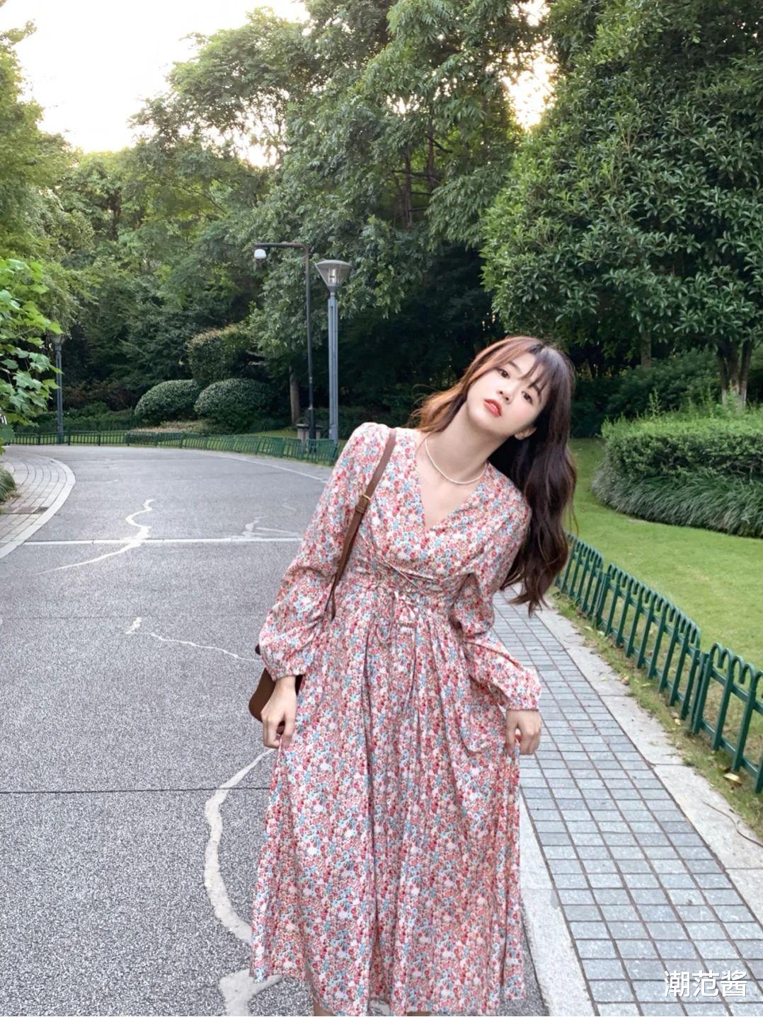 潮范酱 秋季OOTD个性塑造，迎寒而上叠穿层次不能少，保持少女青春气息