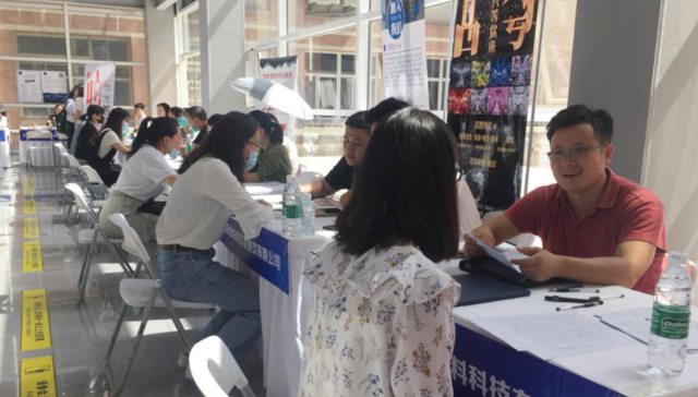 hr|我问HR公司是双休吗，HR无奈：“你才27岁，为何要选择安逸？”