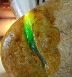 翡翠|翡翠原石的“山水”之分，也是价值的分水岭