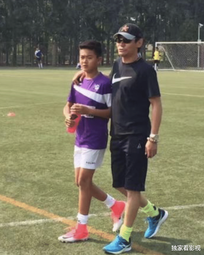 乘风破浪的姐姐|13个辣妈扛起《浪姐2》，4人是单亲妈妈，牺牲事业生娃不后悔