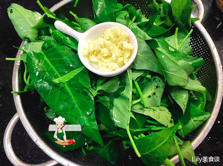 芹菜|夏天，吃菠菜不如吃它，钙含量是西红柿12倍，2元炒一盘，别不懂吃