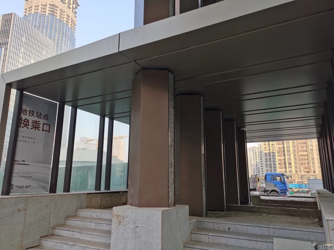济南|浏览济南CBD核心区：地面道路尚未完全建好，高楼林立都市感强