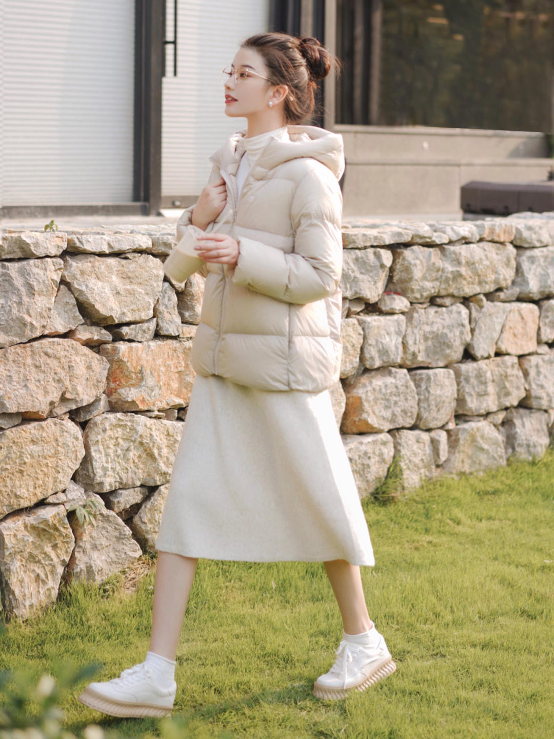 何有强 冬天想把羽绒服穿出时尚感，选择“4款”就够了，保暖又有女人味