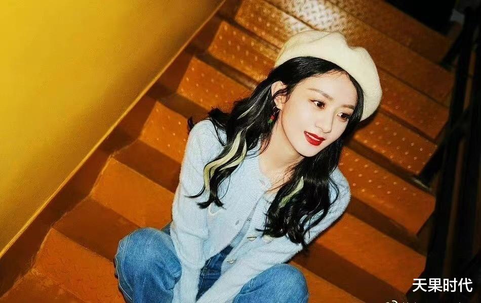 天果时代 走少女路线的赵丽颖,露脐针织衫晒“酒杯腰”,34岁不要太迷人