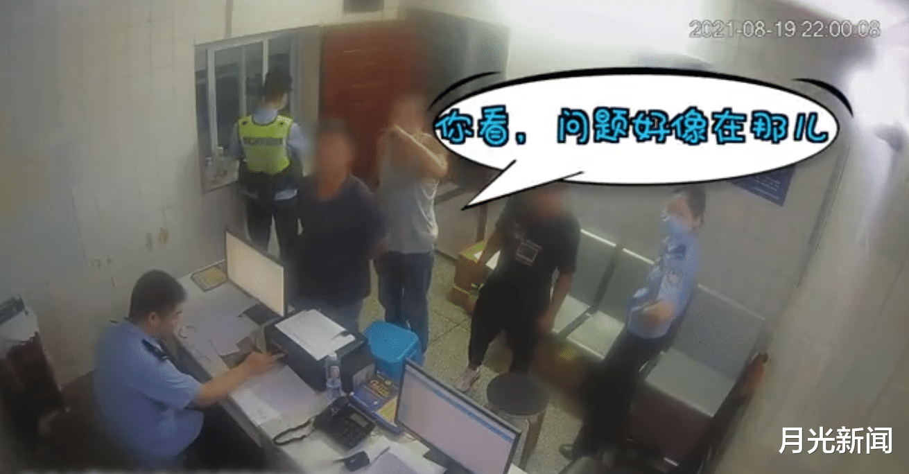 民警 到派出所调解纠纷，男子职业病发作，顺手帮忙修空调：我是专业的！