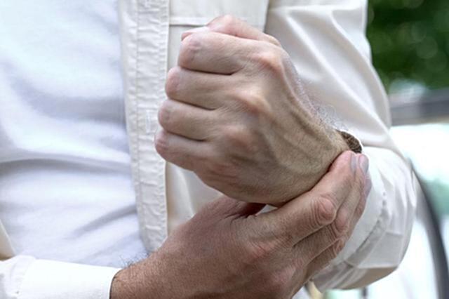 肾结石|人到中年后，身体若发出4种信号，或有血栓可能，不妨对照自查