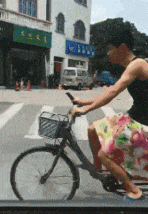 风云视角|搞笑GIF: 这家伙冻得，估计亲妈都不认识