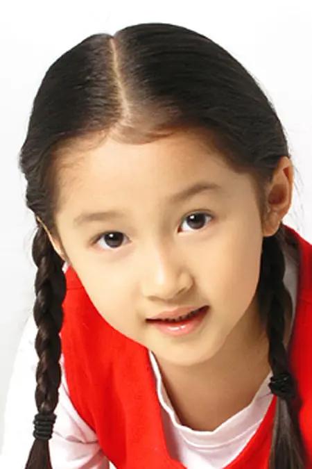 沈腾|有种“整容”叫王牌家族开播,关晓彤美得冒泡,沈腾胖得完全变样