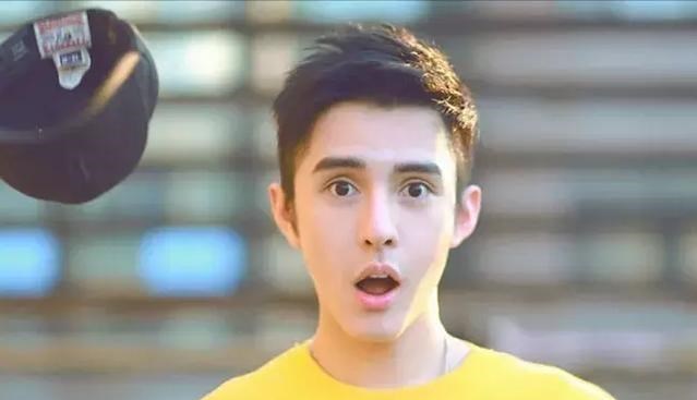 整容|从网红转型做演员,大方承认整容,《香蜜》中的他又换了张脸?