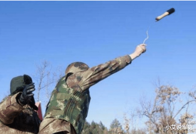 手榴弹|李云龙说手榴弹扔30米女人都行，看到我军这个纪录：真给国人长脸
