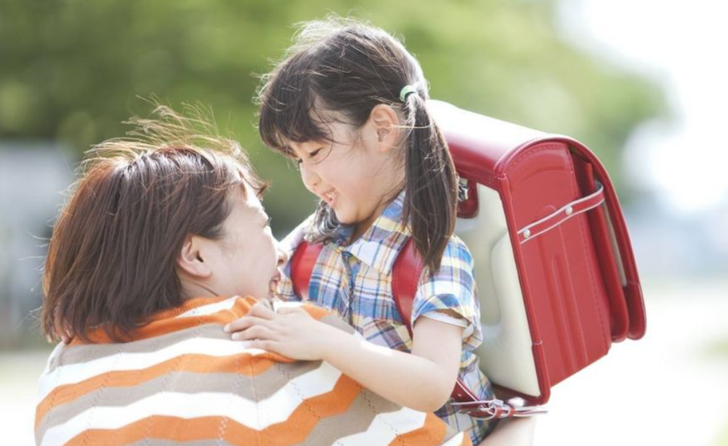 歪妈亲子故事|幼儿园老师:第一天上幼儿园不哭的孩子,大多都有这3个特质
