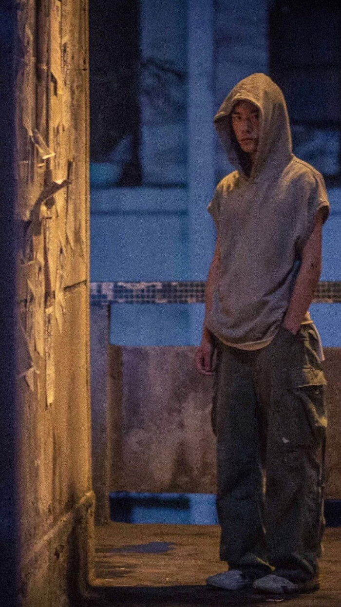 易烊千玺|易烊千玺已经有18首QQ音乐收藏量破百万的歌曲了，演戏唱歌两不误